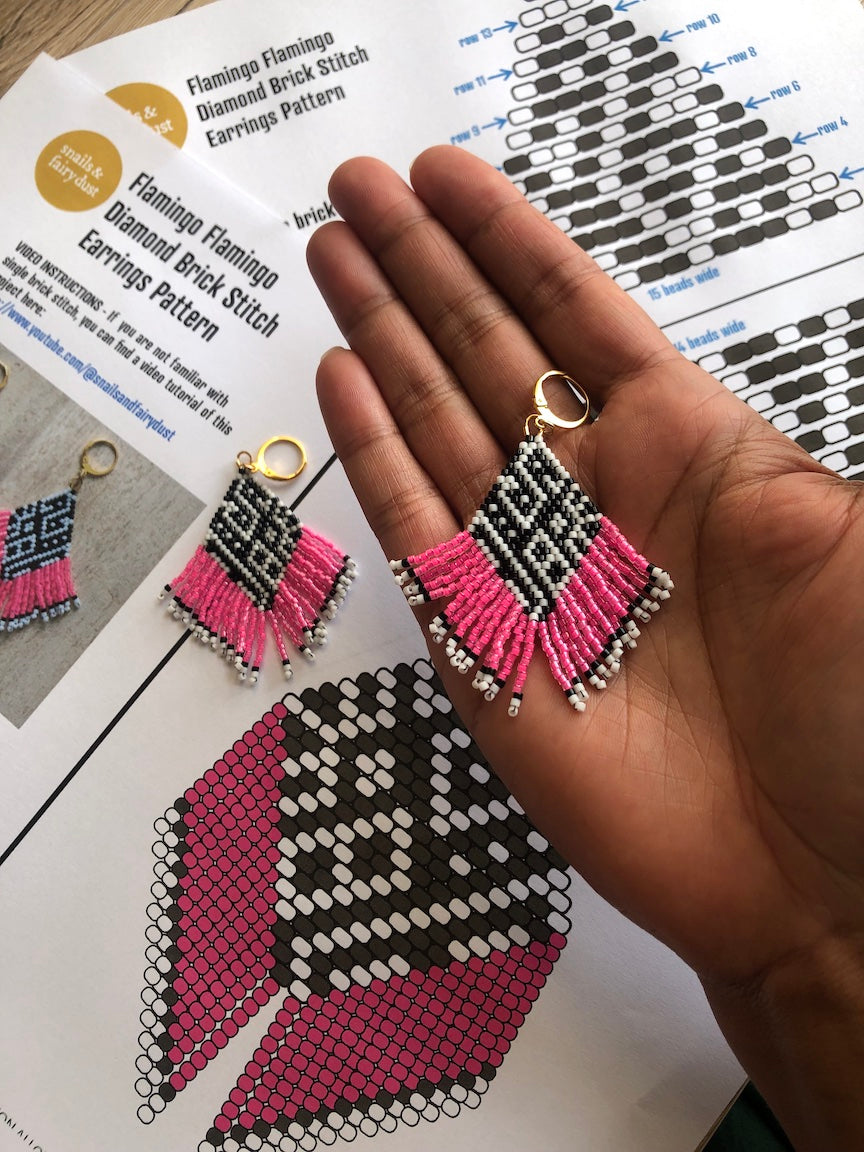 beading pattern for black and white earrings with hot pink fringe