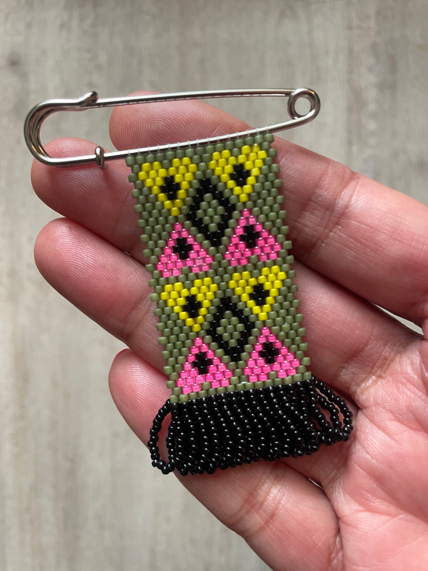 Peyote Stitch Brooch Tutorial + Pattern